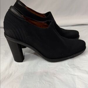 Donald J. Pliner Sport Travel Black Crepe Elastic Shoes Size 8M